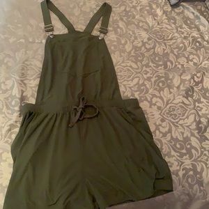 Olive super soft short overalls XXL EUC pockets and drawstring